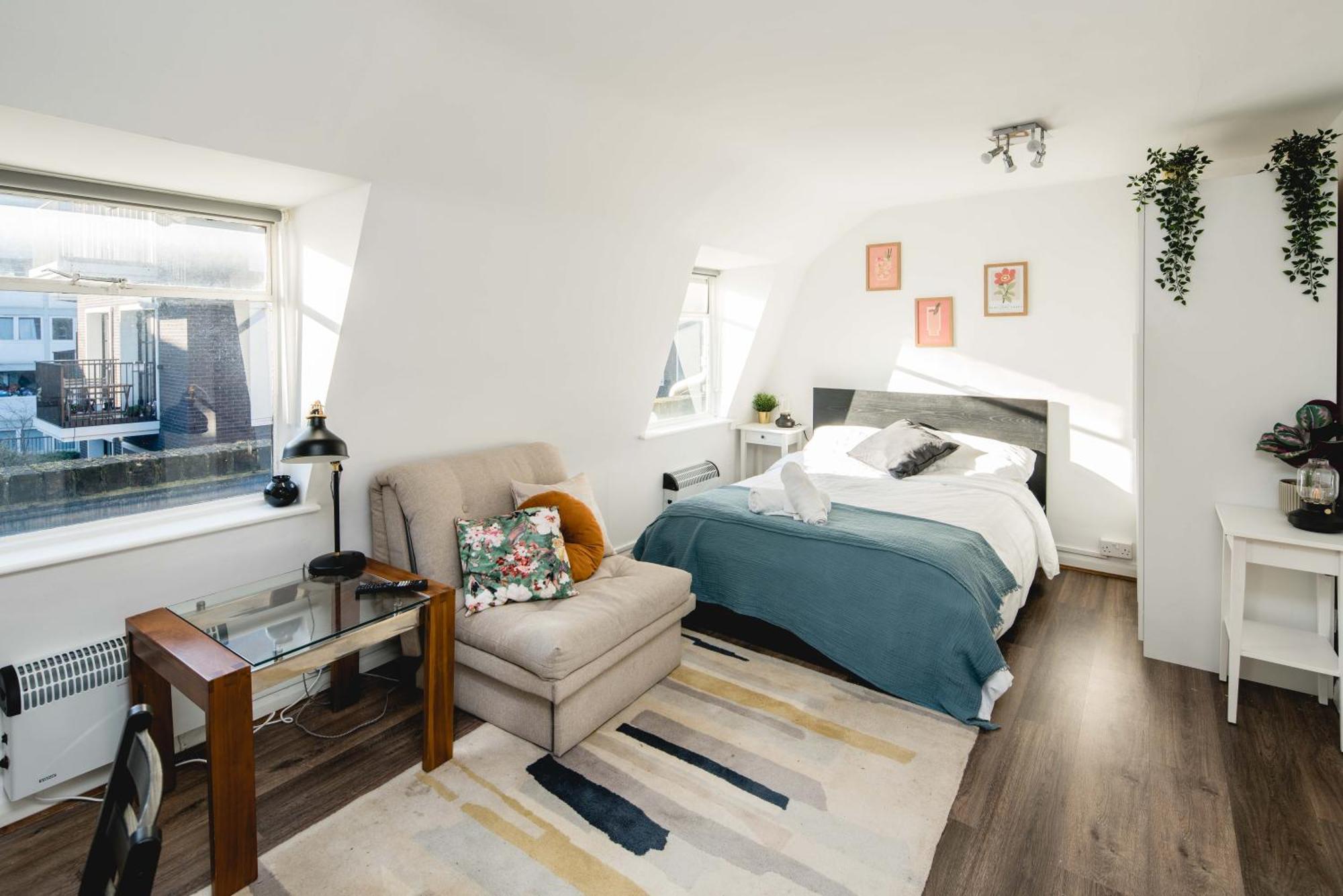 Bright Fitzrovia Apartment