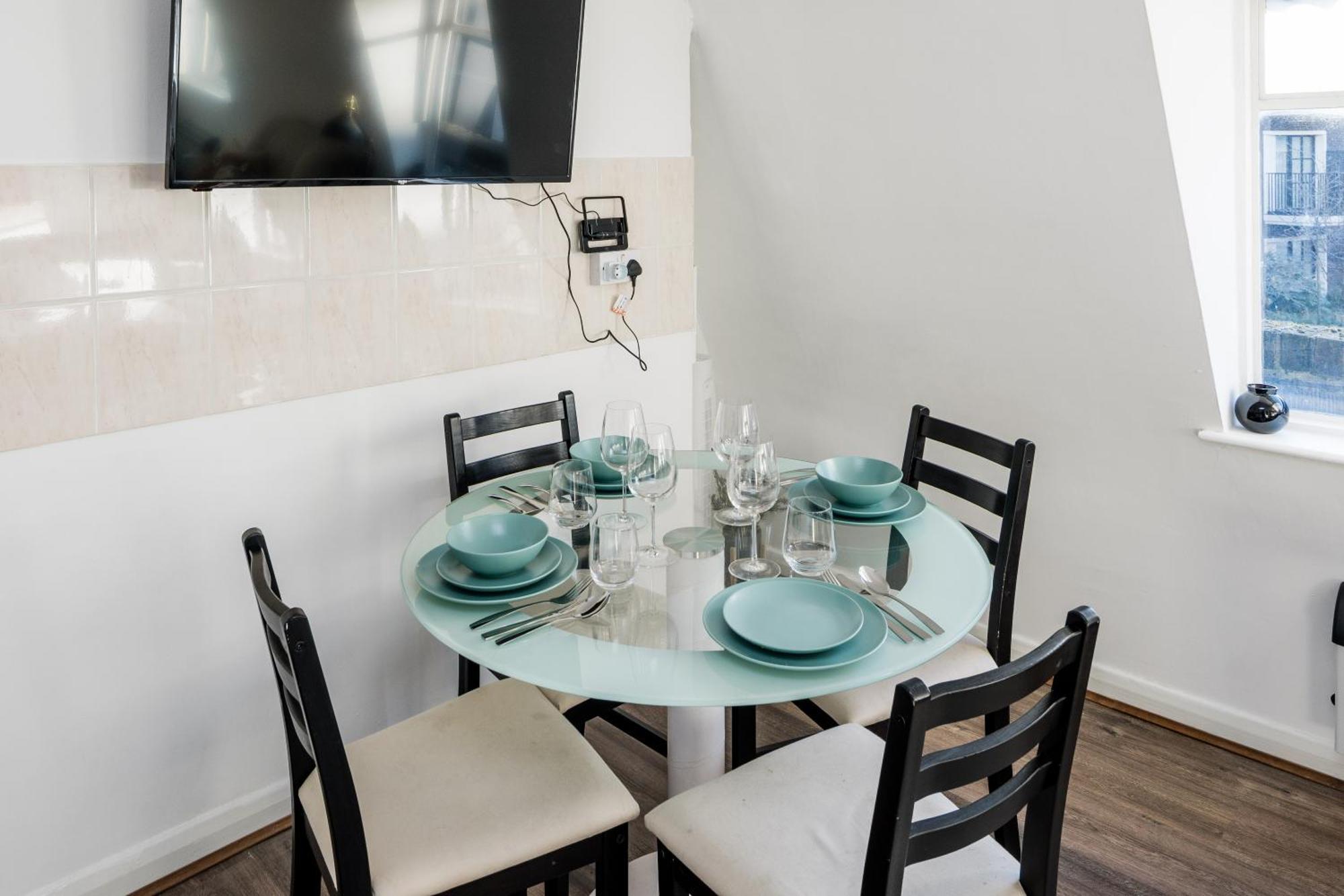 Bright Fitzrovia Apartment *
